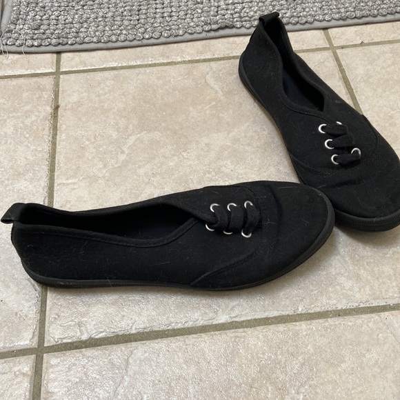 H&M Flats - Picture 2 of 2